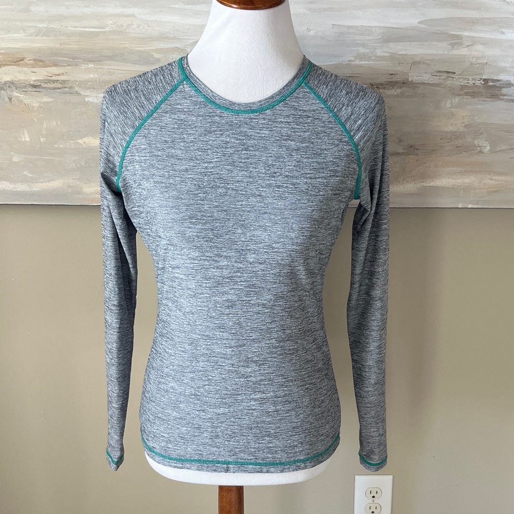 Athleta hesthered gray athletic top with teal stitching
